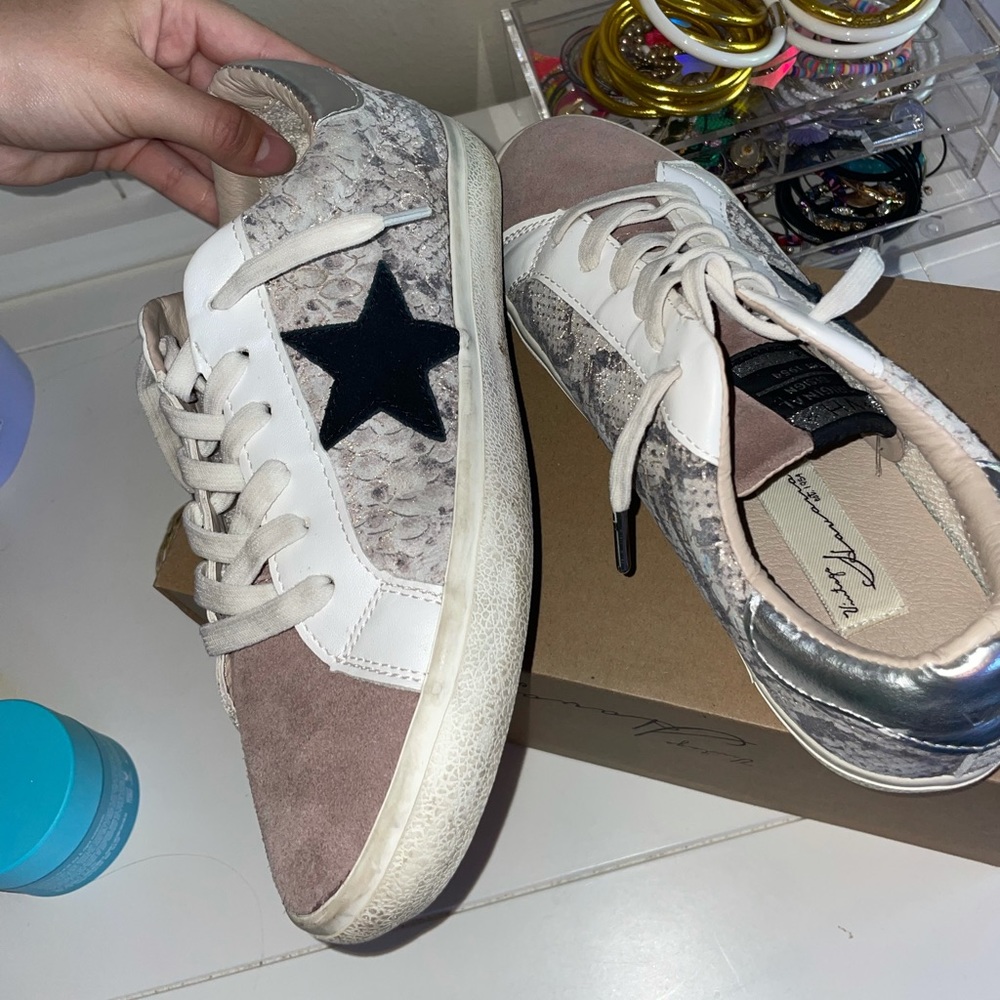 vintage havana sneaker. worn only a couple of time